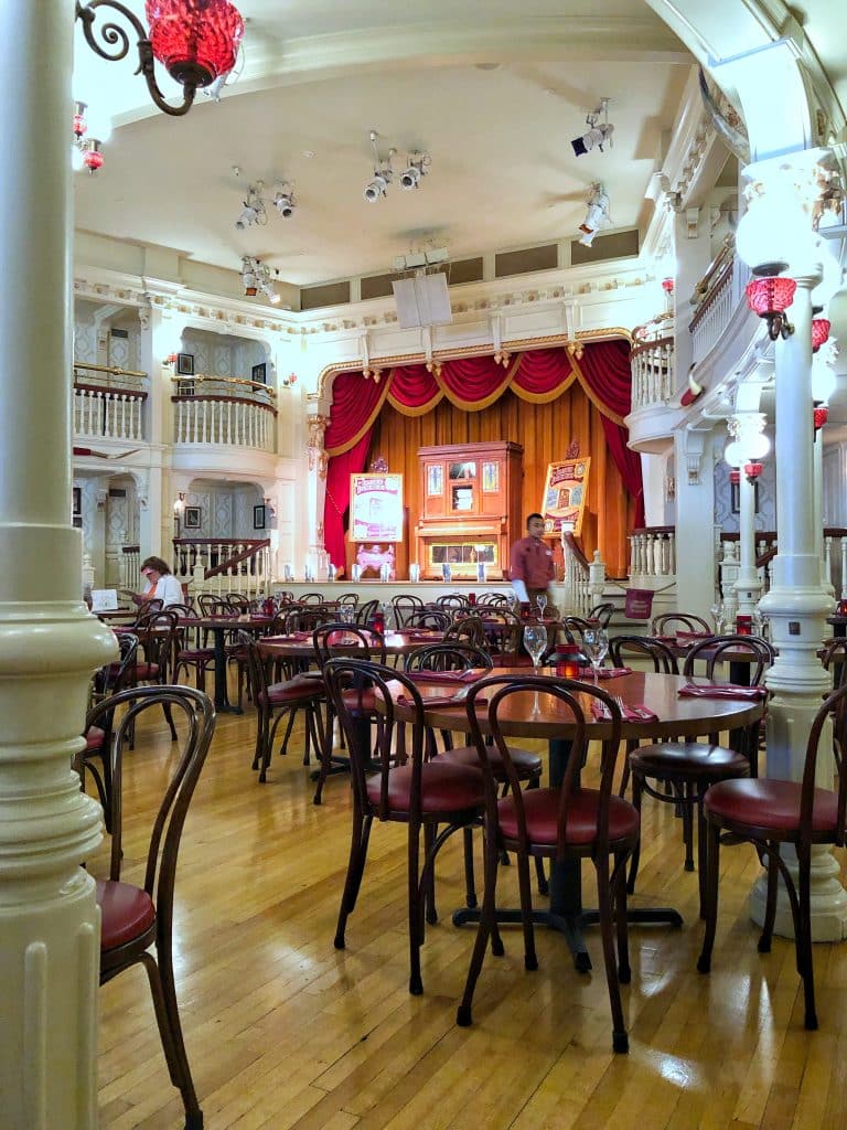 Vegan Disney Food Review: Lunch at The Diamond Horseshoe in Magic Kingdom