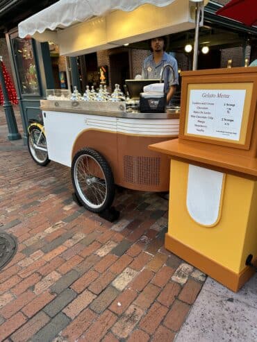 Gelato Stand in Grand Avenue (Muppet Courtyard) at Disney's Hollywood ...