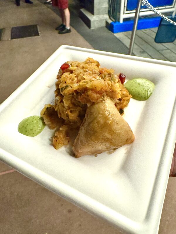Jollywood Nights-Vegan-Foodie-Guide Samosas